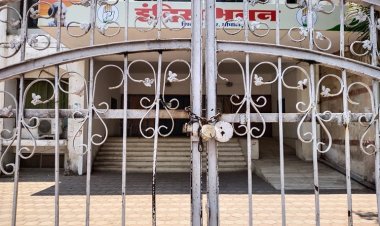 कांग्रेस कार्यालय में वास्तु दोष, मुख्य द्वार किया बंद