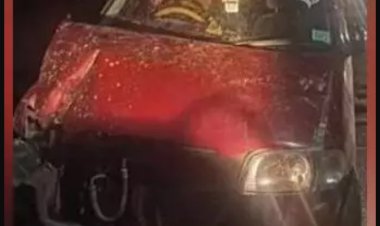 यूपी में डिवाइडर से टकराकर पलटी कार, भीड़ को नशे में अर्धनग्न मिले 2 युवक व महिला