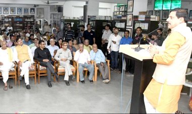  मुख्यमंत्री ने कहा सभी विचारकों की पुस्तकें होंगी लायब्रेरी में