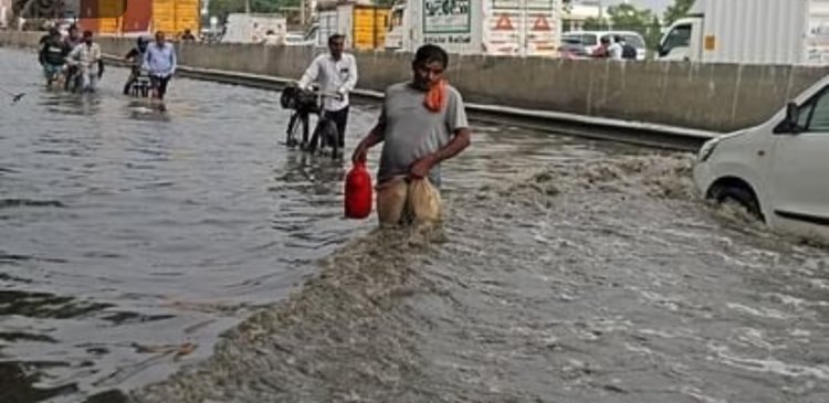 ऑनलाईन दिव्य अपडेट: गुरुग्राम में भारी बारिश से हालात बिगड़े - मौसम विभाग का अलर्ट जारी