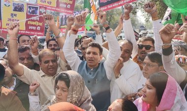 कांग्रेस ने किया अमेरिका की ट्रंप सरकार के विरोध में प्रदर्शन